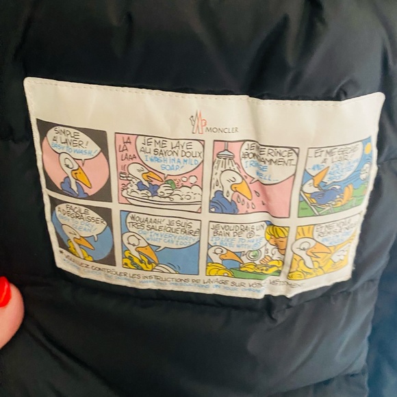 Moncler down jacket size T2 with real fur runs like medium - Picture 6 of 11